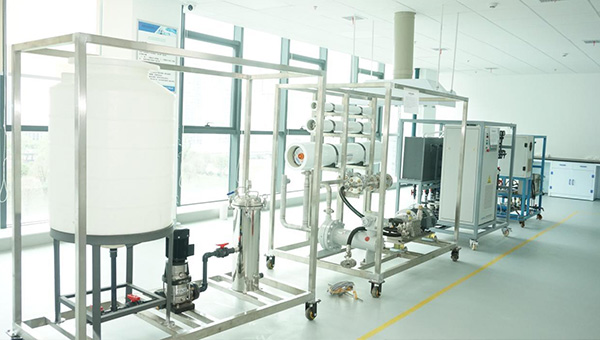 About_04.jpg About_04.jpg