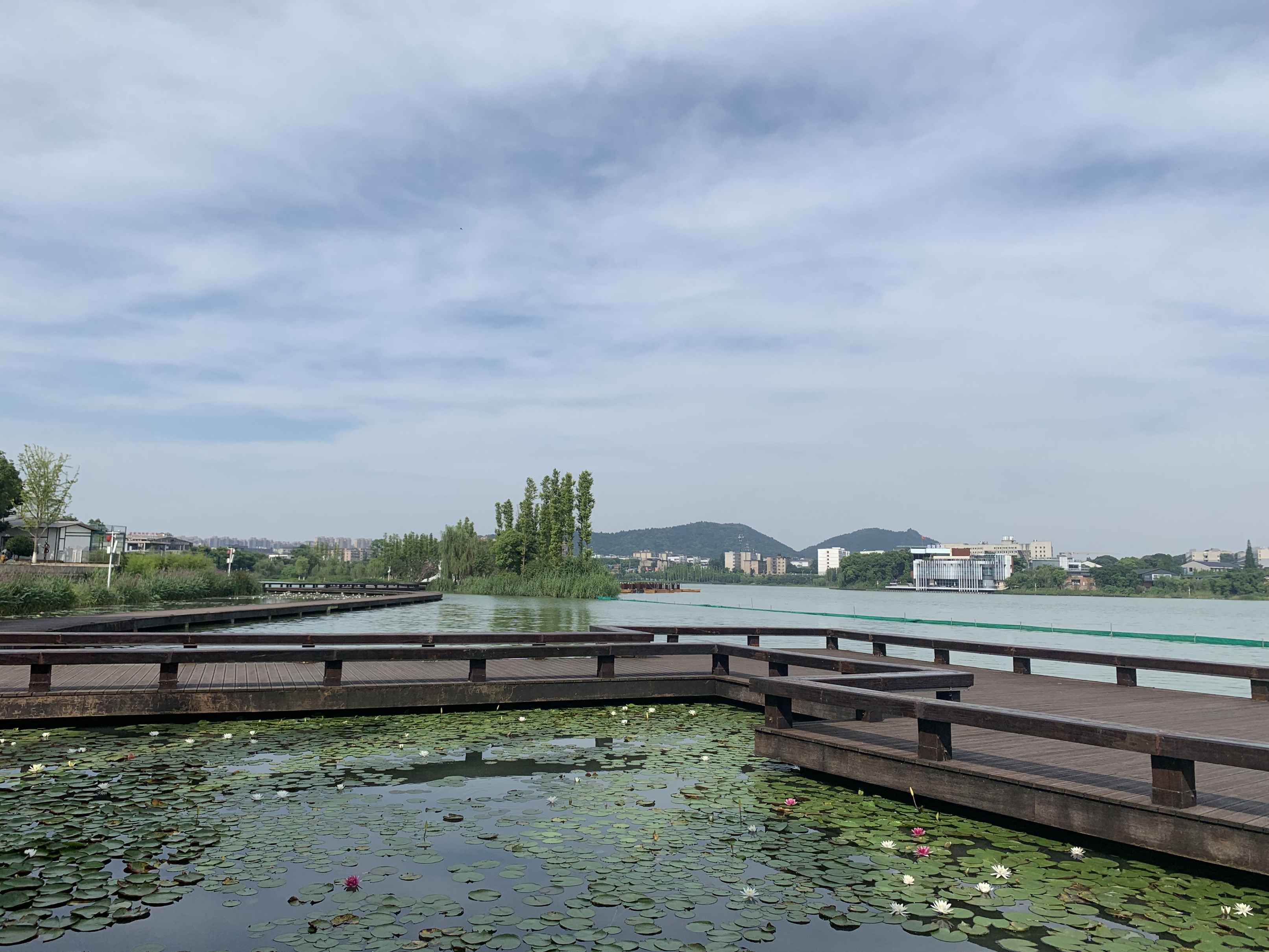 城市水生態(tài)環(huán)境治理綜合解決方案.jpg 城市水生態(tài)環(huán)境治理綜合解決方案.jpg