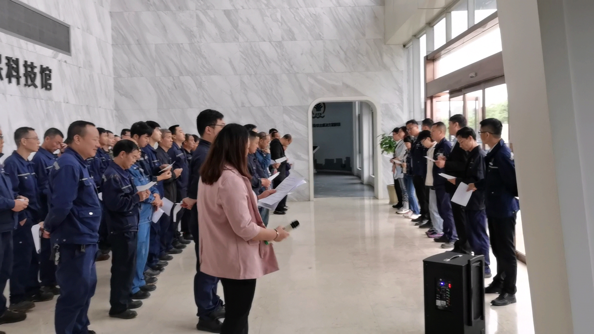 “質(zhì)量月”活動(dòng)啟動(dòng)式宣誓簽名.jpg “質(zhì)量月”活動(dòng)啟動(dòng)式宣誓簽名.jpg