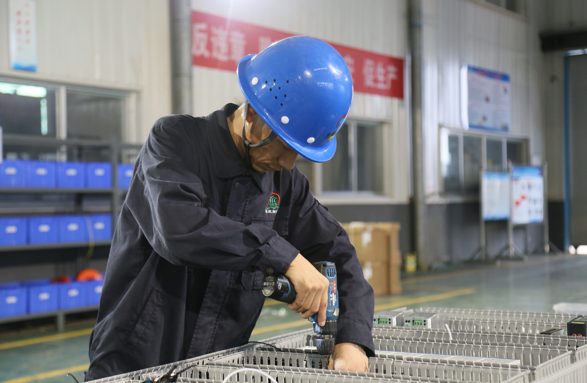 電器自控車間作業(yè)場(chǎng)景.jpg 電器自控車間作業(yè)場(chǎng)景.jpg